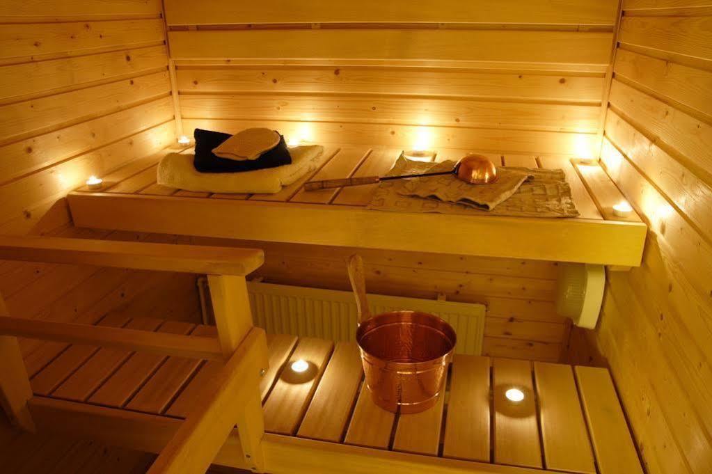Hotel Am Bad-Wald Бад Либенцел Екстериор снимка