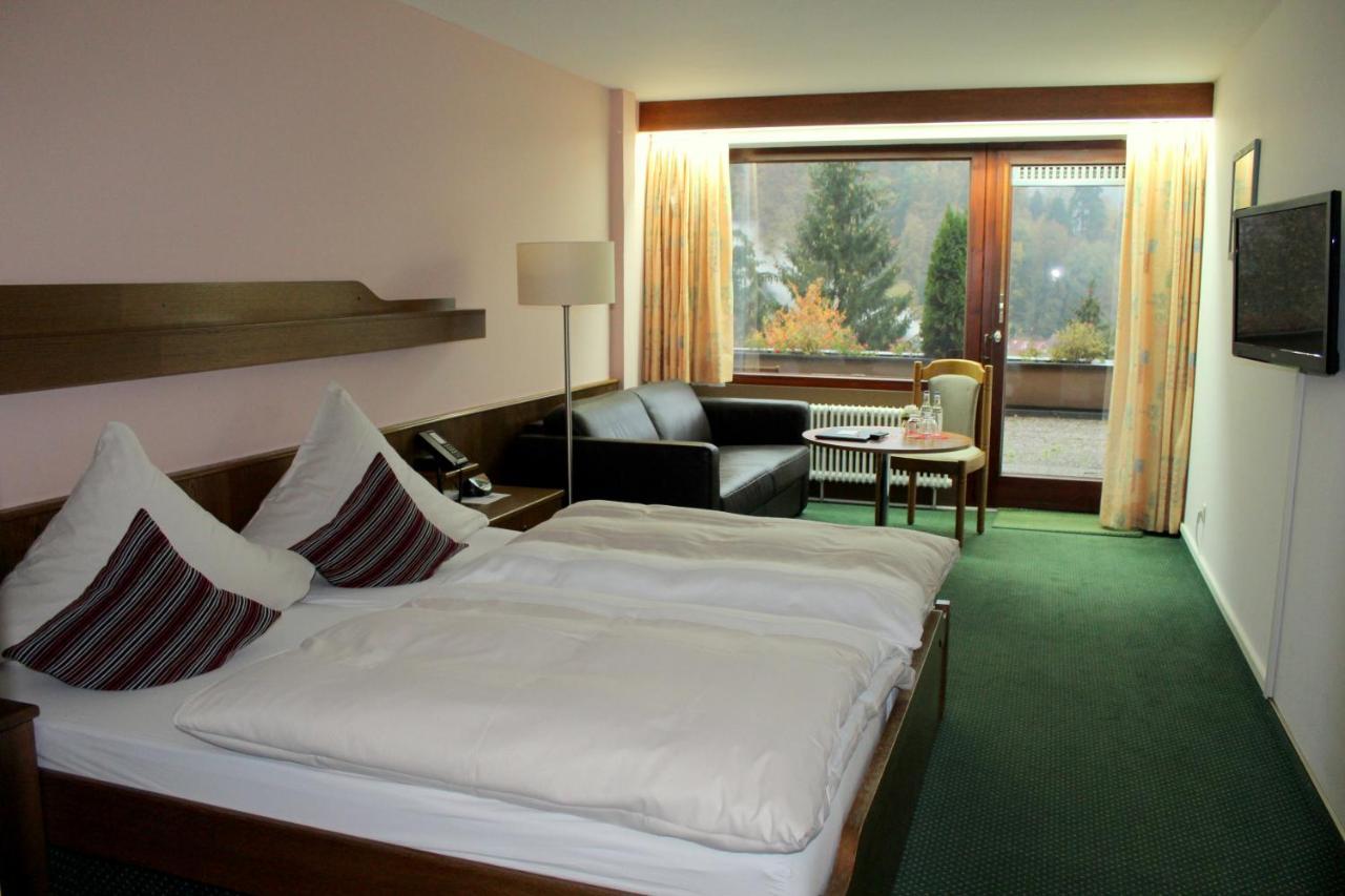 Hotel Am Bad-Wald Бад Либенцел Екстериор снимка
