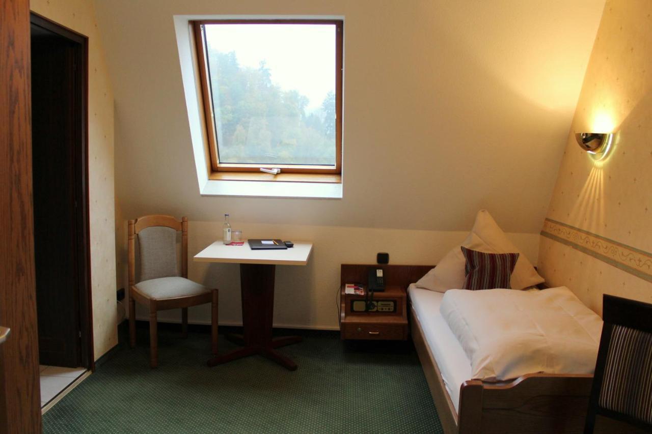 Hotel Am Bad-Wald Бад Либенцел Екстериор снимка