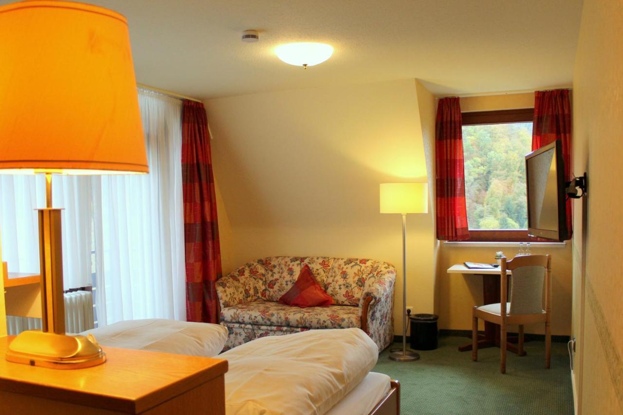 Hotel Am Bad-Wald Бад Либенцел Екстериор снимка