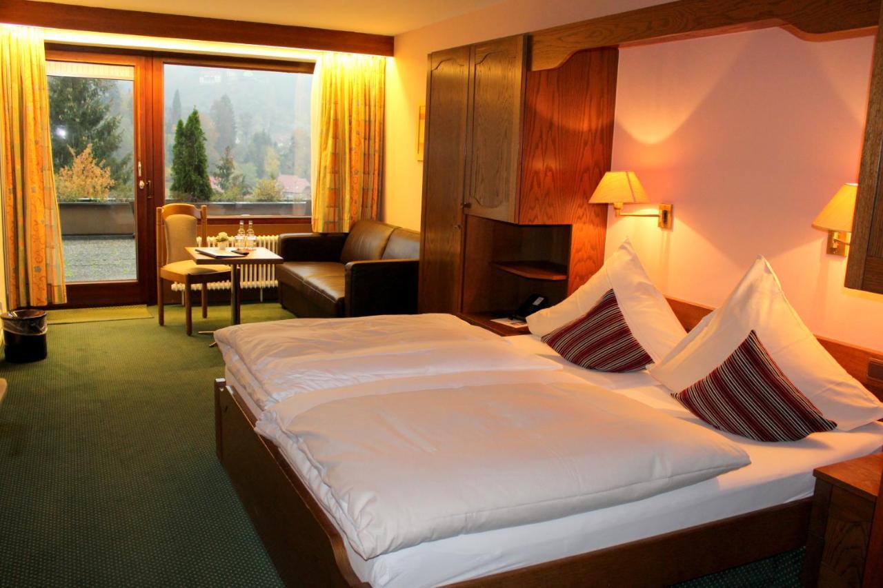 Hotel Am Bad-Wald Бад Либенцел Екстериор снимка